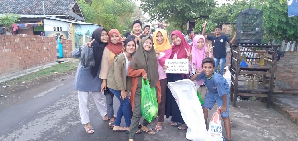 remaja yang antusias ikut serta dalam kegiatan pengumpulan dana